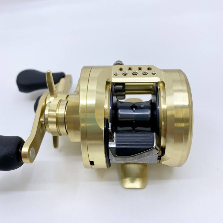 SHIMANO 22 CALCUTTA CONQUEST 201XG