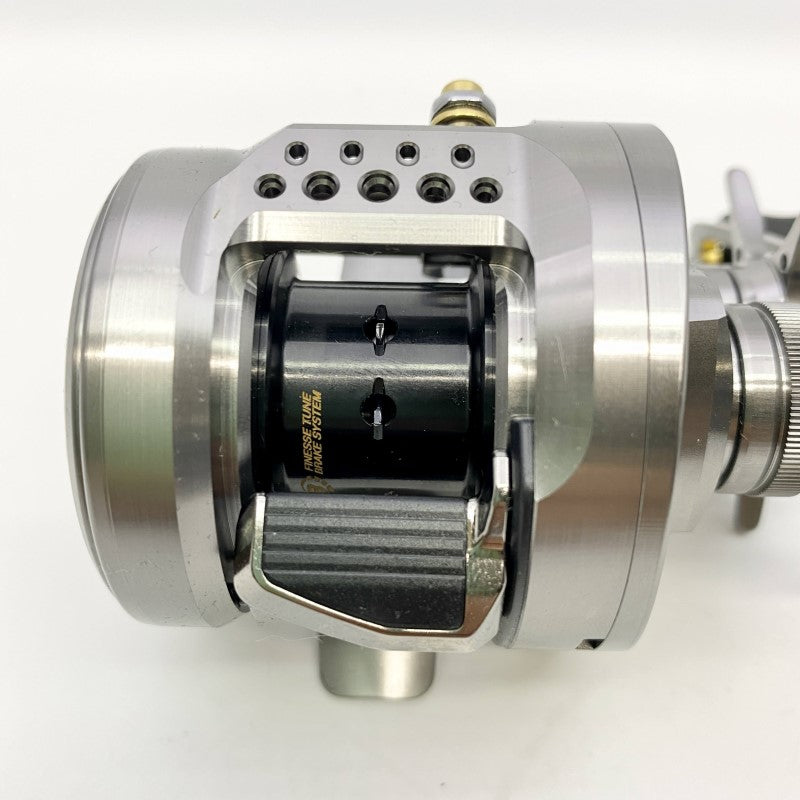 SHIMANO 23 CALCUTTA CONQUEST BFS HG