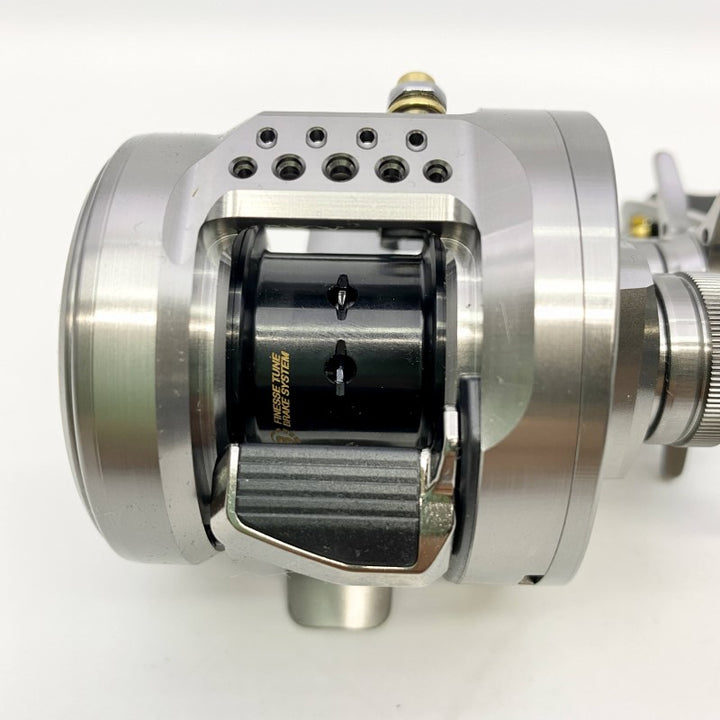 SHIMANO 23 CALCUTTA CONQUEST BFS HG